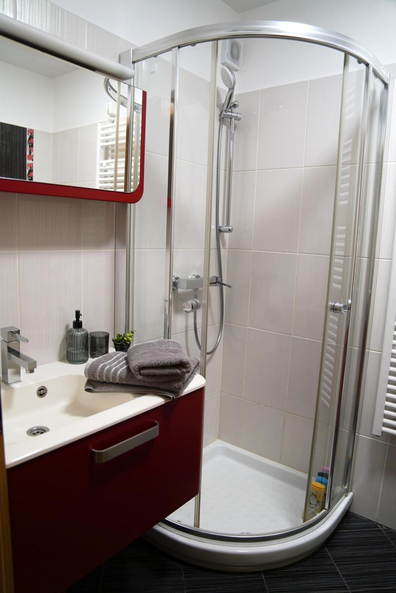 Stunning New Apartment In Centre Of بوزت المظهر الخارجي الصورة